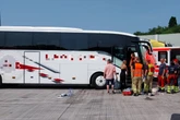Klimaanlage ausgefallen: Mehrere Schüler in Reisebus auf A3 kollabiert