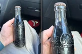 Mann findet rund 120 Jahre alte, verschlossene Coca-Cola-Flasche: Doch was ist sie wert?
