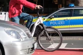 Betrunken auf Rad und Roller: Polizei stoppt alkoholisierte Zweiradfahrer