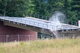Zeller Brücke erfolgreich gesprengt: Bahnverkehr soll bald wieder anlaufen
