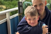 Erst Krebs bei der Mutter, dann beim Vater: Eltern seiner Mitschüler erfüllen Evan (7) aus Oranienburg seinen größten Wunsch
