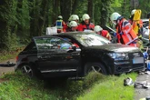 Frontalcrash auf Bundesstraße: Fahrerin muss aus Audi geschnitten werden