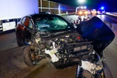 A10 nach Unfall voller Trümmer: Zwei Männer schwer verletzt
