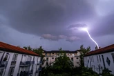 Unwetter über Bayern: Blitzschlag und volle Unterführung