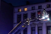 Feuer in Mehrfamilienhaus: Bewohner vom Rauch eingeschlossen