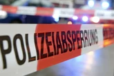 Von Lkw erfasst: Rentnerin stirbt am Unfallort, Polizei sucht Zeugen