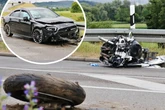 Frontalcrash: Motorrad-Fahrer lässt Wrack zurück und flüchtet als Sozius