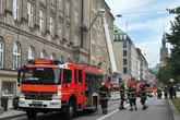 Arbeiter sitzen in mehreren Metern Höhe fest: Feuerwehr muss sie retten