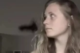 Frau nimmt Video auf und ahnt nicht, was im Hintergrund geschieht