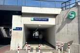 Brutale Bande raubt 18-Jährigen am Bahnhof aus – Zeuge greift ein