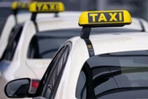 Aus Wut über Fahrweise: Betrunkener würgt Taxifahrer während der Fahrt