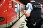 Kurios: 61-Jähriger pinkelt in Regionalbahn, Zeuge wird festgenommen