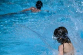 Pumpe zieht Mädchen im Freibad unter Wasser: Neunjährige muss wiederbelebt werden