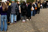 Riesen-Schlange in Dresden: Warum warten die Leute hier ewig?
