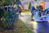Leerstehende Wohnung in Block brennt lichterloh: Was ist hier passiert?
