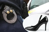 Mann mit Damenschuh löst Polizeieinsatz aus und landet im Gefängnis