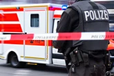 Mann in Frankfurt mit abgebrochener Flasche schwer verletzt