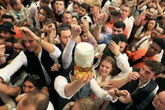 "Achterbahn-Wiesn" geht zu Ende: Rekordtemperaturen, Massenandrang, Bombendrohung