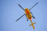 Aus fahrendem Auto gesprungen? Jugendlicher schwer verletzt