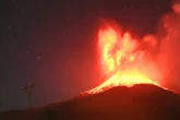 Vulkan bricht aus und spuckt kilometerhohe Aschewolke