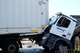 Unfall auf A1 im Norden: Lkw-Fahrer übersieht Stauende