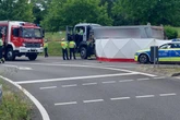 Lkw-Unfall bei Ludwigsburg: Fußgängerin (†58) verstirbt vor Ort