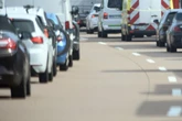 Vollsperrung nach Unfall: Sportwagen-Fahrer brettert durch Rettungsgasse zur nächsten Abfahrt