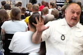 Leipzigs Polizei-Boss mittendrin: Hunderte Kinder übernehmen Stadtbibo! Was war da los?