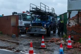 Panzerfahrzeug rammt Tor auf! SEK-Einsatz auf Firmengelände
