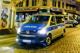 Männer prügeln in Dresdner Neustadt aufeinander ein: Als Polizei kommt, eskaliert die Lage