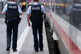 Spuckattacke im Zug nach Dresden: Fahrgast flüchtet in die Sächsische Schweiz
