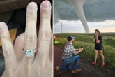 Während Tornado hinter ihnen tobt: Frau bekommt Antrag vor atemberaubender Kulisse