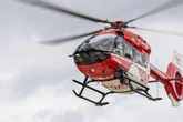 Fliegengitter gibt nach: Kind (6) stürzt vier Meter tief aus Fenster