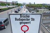Situation an Brücke Budapester Straße dramatisch: Weitere Spanndrähte gerissen