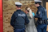Mit Flasche attackiert und festgehalten: Streit zwischen jungem Paar eskaliert