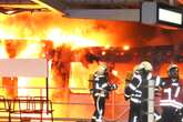 Brennender Zug in Berliner Bahnhof: Über 100 Feuerwehrleute bekämpfen Flammen-Inferno!