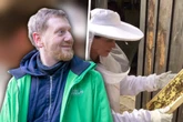 MP Kretschmer liebt das Imkern: Seine Frau ist nicht die einzige Königin