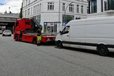 Paketbote liefert Päckchen aus: Plötzlich ist sein Transporter weg