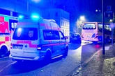 Unfall beim Abbiegen: VW-Fahrer kann nicht mehr bremsen und kracht in Bus