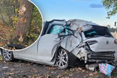 Baum-Crash im Vogtland: Landstraße stundenlang dicht, mehrere Verletzte