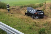 Schwerer Unfall auf A1: Auto kommt von Fahrbahn ab und landet im Graben