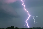 Hitzeblog für Dresden: Neue Gewitter ziehen auf, Feuerwehr im Einsatz