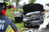 Unfall im Norden: Wohnwagen löst sich und kracht in Gegenverkehr