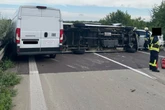 Karambolage auf A14: Umgekippter Mercedes versperrt Fahrspur
