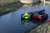 Toyota landet in Hoyerswerda im Kanal: Fahrer und Beifahrerin schwer verletzt