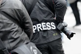 "Extrem hohes Gefahrenpotenzial": Ostdeutsche Journalisten unter immensem Druck
