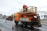 Ratsch! Lkw reißt Oberleitung ab: Straßenbahn kann nicht weiter