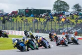 Motorrad-Rennen endet in Tragödie! Zwei Tote bei Massencrash