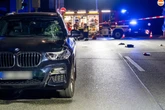 Bei Rot über die Straße gelaufen: 17-Jähriger von BMW erfasst und lebensbedrohlich verletzt