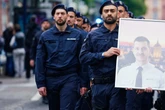 Mannheim steht still: Tausende gedenken Helden-Polizist Rouven L. (†29)
